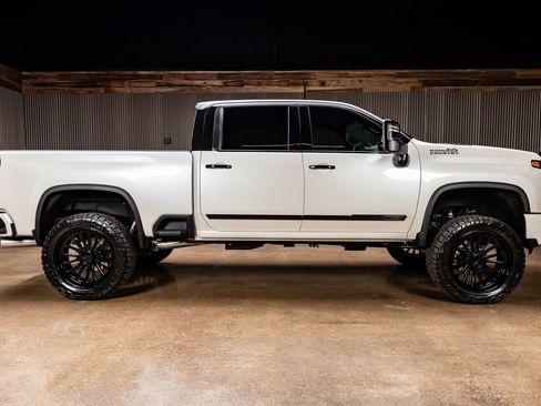 Used 2025 Chevrolet Silverado 2500 High Country image 11