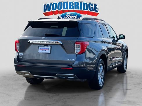 Used 2022 Ford Explorer XLT w/ Equipment Group 202A image 4