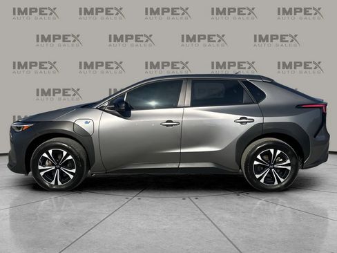 Used 2023 Subaru Solterra AWD image 2