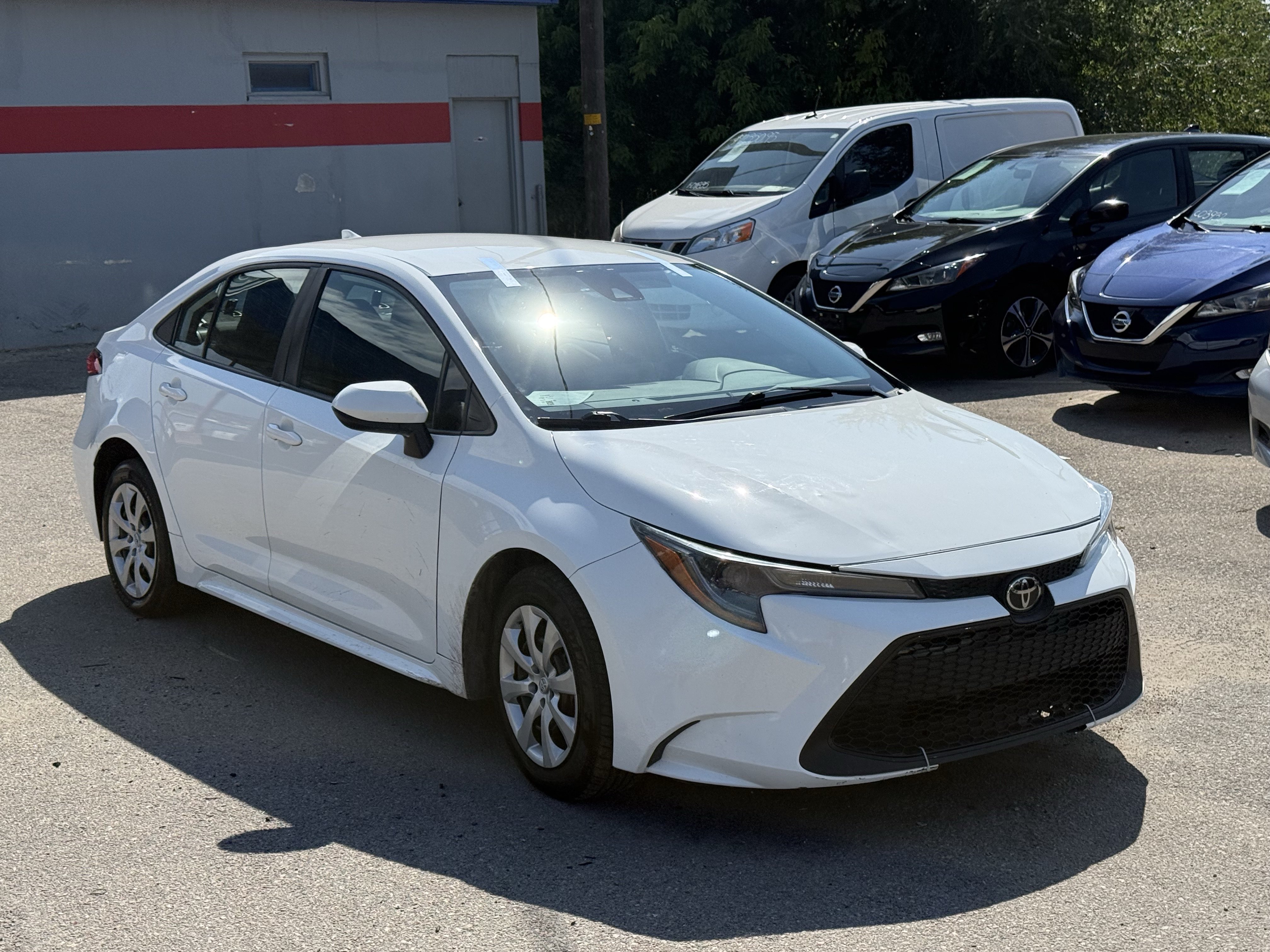Used 2022 Toyota Corolla LE FWD image 2