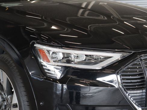 Used 2022 Audi e-tron Premium w/ Convenience Plus Package image 26