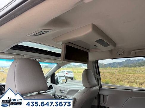 Used 2015 Toyota Sienna XLE Premium FWD image 27