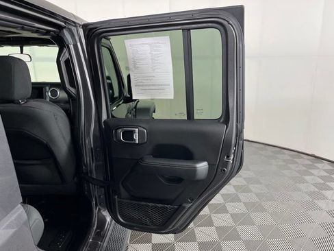 Used 2021 Jeep Wrangler Unlimited Sahara w/ Dual Top Group AWD/4WD image 40