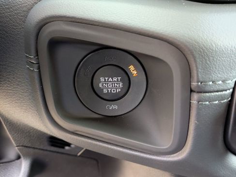 New 2025 Jeep Gladiator Sport image 22