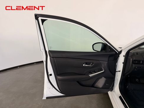 Used 2025 Nissan Sentra SR w/ SR Premium Package FWD image 12