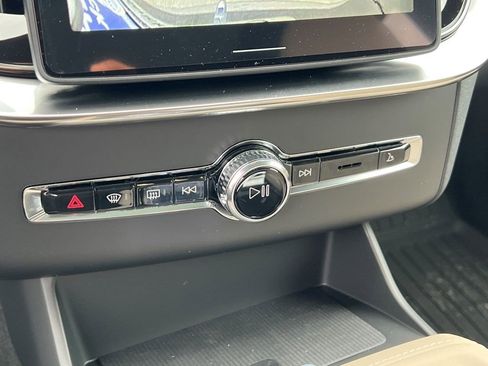 New 2026 Volvo XC90 B6 Plus w/ Protection Package Premier image 23