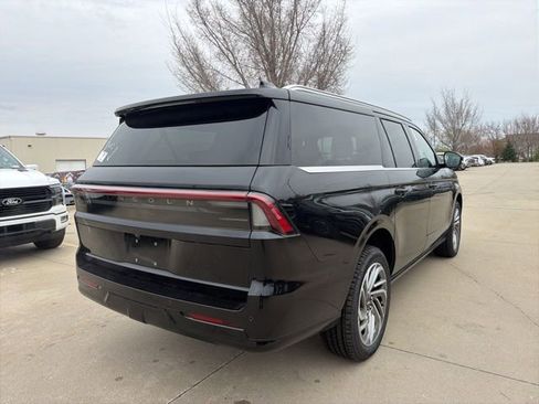New 2026 Lincoln Navigator L Reserve AWD/4WD image 4