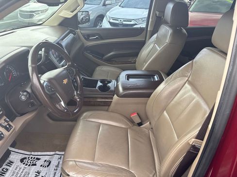 Used 2018 Chevrolet Suburban LT w/ LT Signature Package AWD/4WD image 9