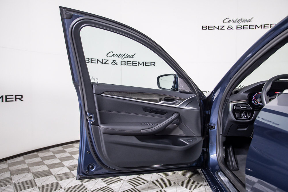 Used 2023 BMW 530i w/ Premium Package RWD image 21