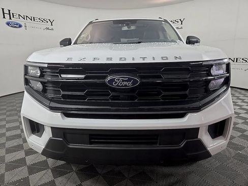 Certified 2025 Ford Expedition Active AWD/4WD image 3