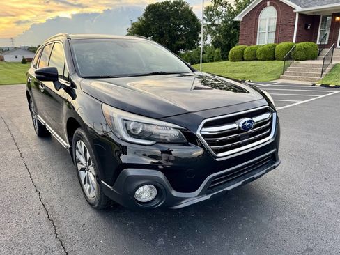 Used 2018 Subaru Outback 3.6R Touring w/ Popular Package #3 image 9