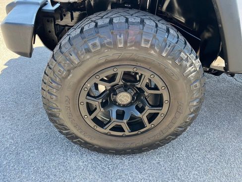 Used 2017 Jeep Wrangler Unlimited Sport w/ Quick Order Package 24S AWD/4WD image 37