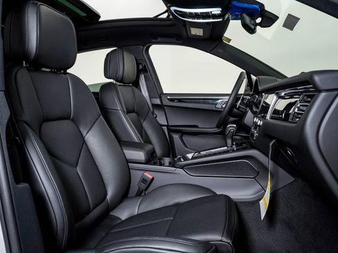 New 2026 Porsche Macan AWD/4WD image 15