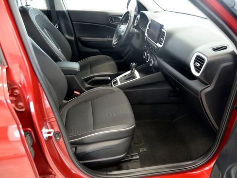 Used 2023 Hyundai Venue Limited image 28