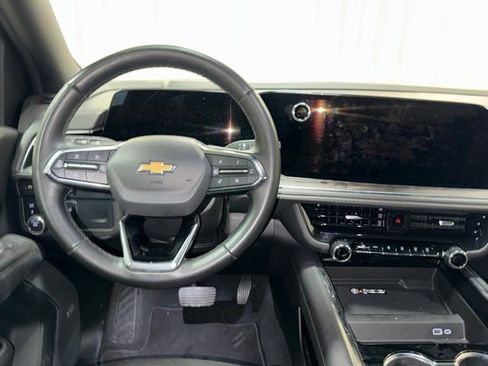 Used 2025 Chevrolet Tahoe Premier AWD/4WD image 15