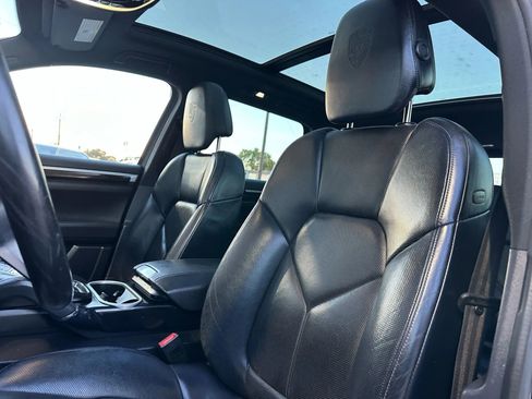 Used 2017 Porsche Cayenne Platinum Edition image 16