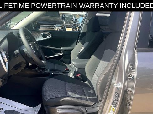 Used 2025 Kia Soul LX w/ LX Technology Package FWD image 23