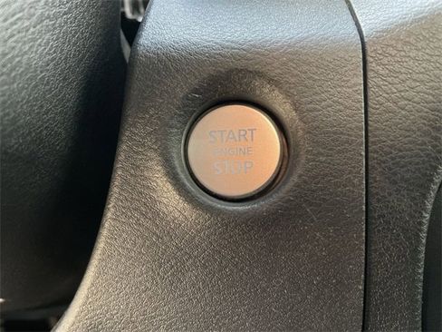 Used 2022 Nissan Frontier SV image 16