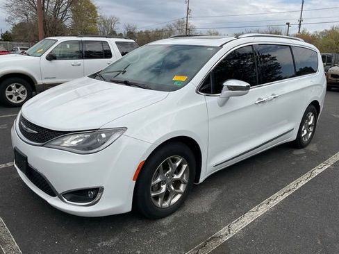 Used 2019 Chrysler Pacifica Limited image 1