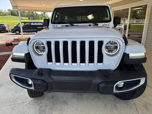 Used 2018 Jeep Wrangler Unlimited Sahara w/ Cold Weather Group AWD/4WD image 12