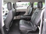 Used 2022 Chrysler Pacifica Touring-L image 5