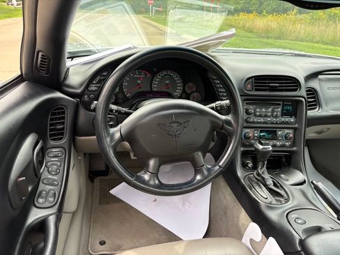 Used 2001 Chevrolet Corvette Convertible w/ Preferred Equipment Group2 RWD image 5
