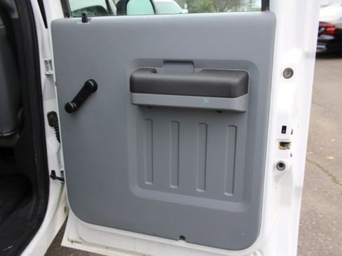 Used 2012 Ford F250 XL w/ Skid Plate Pkg image 27