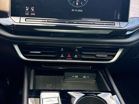 Used 2026 Volkswagen Atlas SE w/ Panoramic Sunroof Package FWD image 11