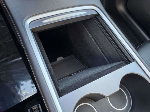 Used 2024 Tesla Model Y Performance image 28