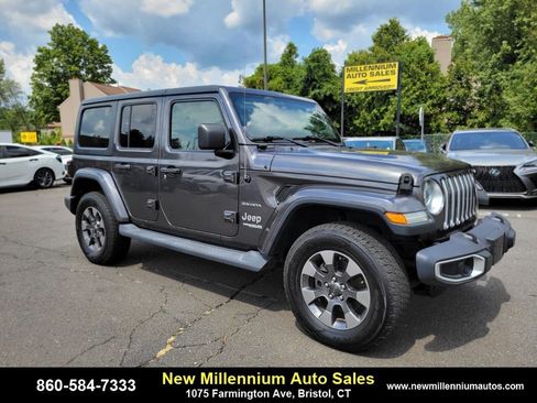Used 2019 Jeep Wrangler Unlimited Sahara w/ Dual Top Group image 7