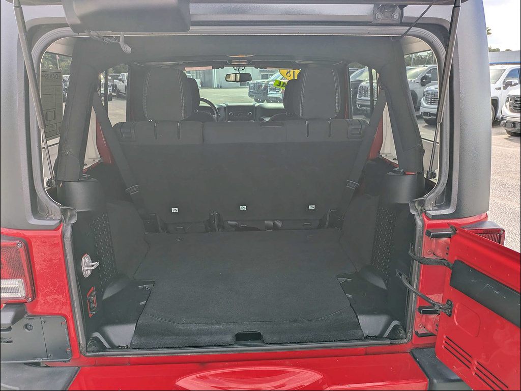 Used 2018 Jeep Wrangler Unlimited Sahara AWD/4WD image 15