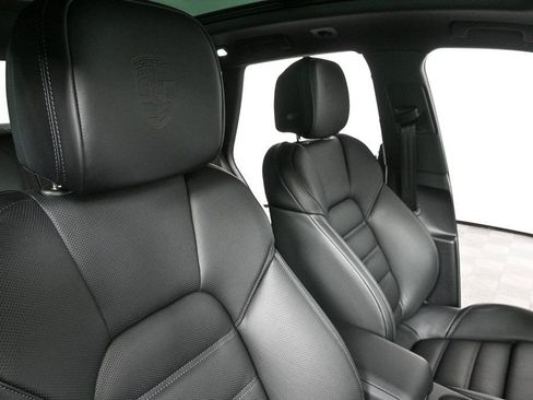 Certified 2026 Porsche Macan image 24