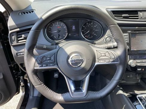 Used 2018 Nissan Rogue SV w/ Sun & Sound Touring Package AWD/4WD image 18