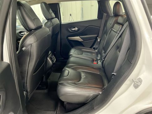Used 2017 Jeep Cherokee Limited w/ Luxury Group image 23