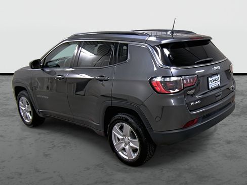Used 2022 Jeep Compass Latitude w/ Sun and Sound Group AWD/4WD image 2