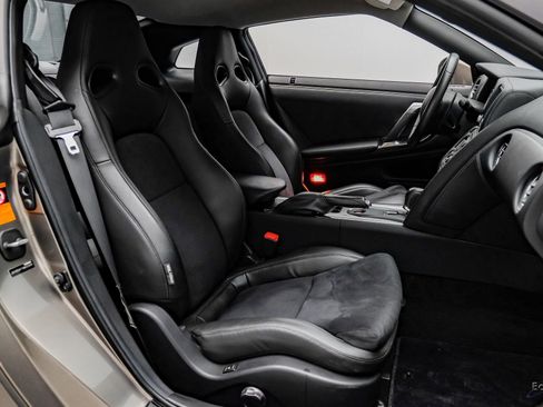 Used 2009 Nissan GT-R Premium image 55