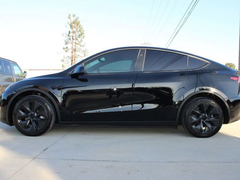 Used 2024 Tesla Model Y 2WD image 39