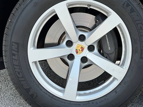 Certified 2017 Porsche Macan AWD/4WD image 14
