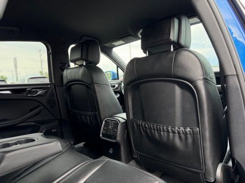 Used 2018 Porsche Macan AWD/4WD image 21