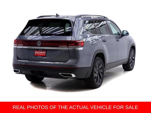 Used 2024 Volkswagen Atlas SE AWD/4WD image 2