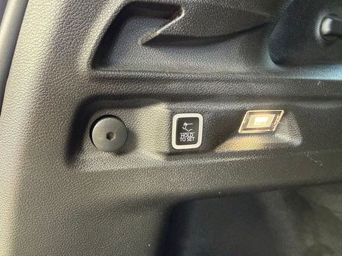 Used 2024 Jeep Grand Cherokee L Altitude AWD/4WD image 29