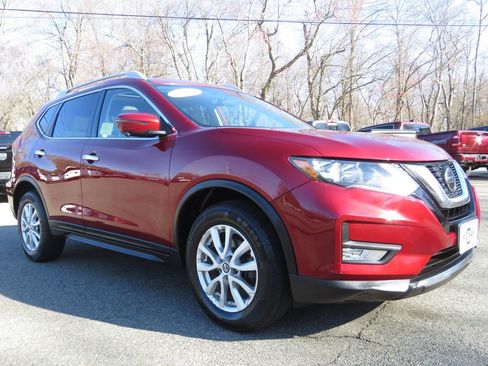 Used 2018 Nissan Rogue SV w/ Sun & Sound Touring Package image 3