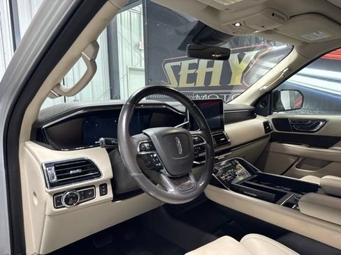 Used 2019 Lincoln Navigator Reserve AWD/4WD image 5