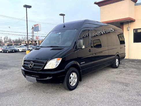 Used 2009 Dodge Sprinter 2500 image 2