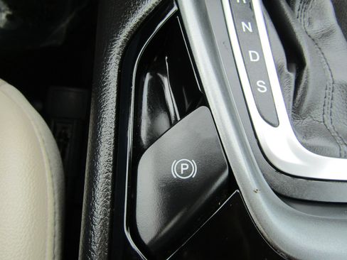 Used 2016 Ford Fusion Titanium AWD/4WD image 33