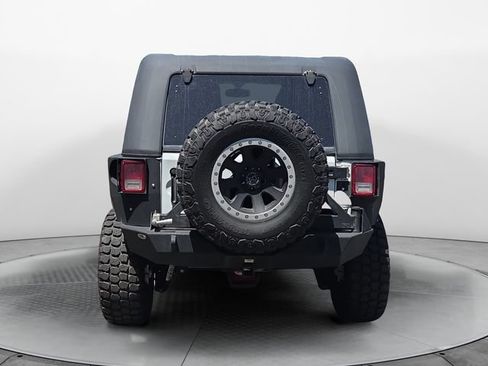 Used 2017 Jeep Wrangler Rubicon w/ Power Convenience Group AWD/4WD image 4