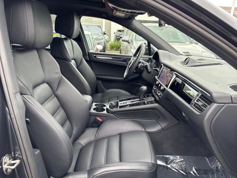 Used 2026 Porsche Macan AWD/4WD image 17