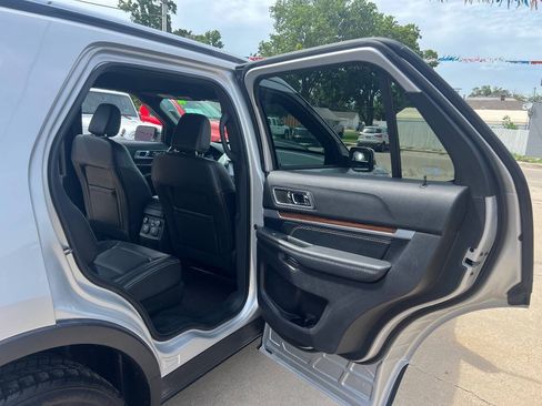 Used 2018 Ford Explorer Limited w/ Equipment Group 301A AWD/4WD image 23