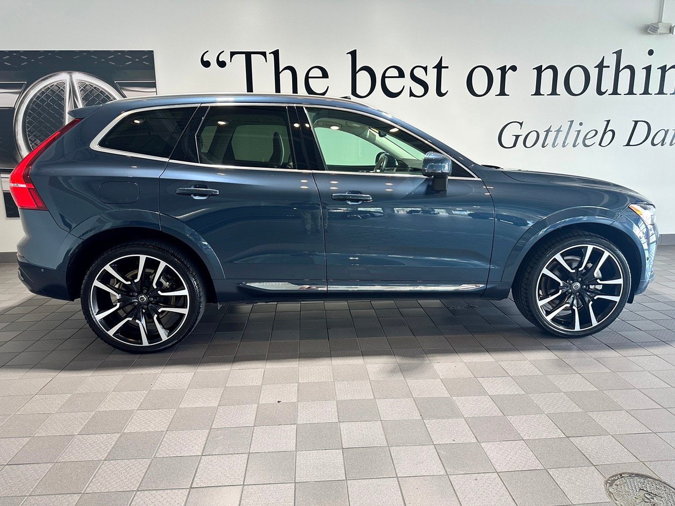 Used 2023 Volvo XC60 T8 Ultimate AWD/4WD image 3