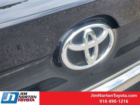 Used 2016 Toyota Camry SE FWD image 12